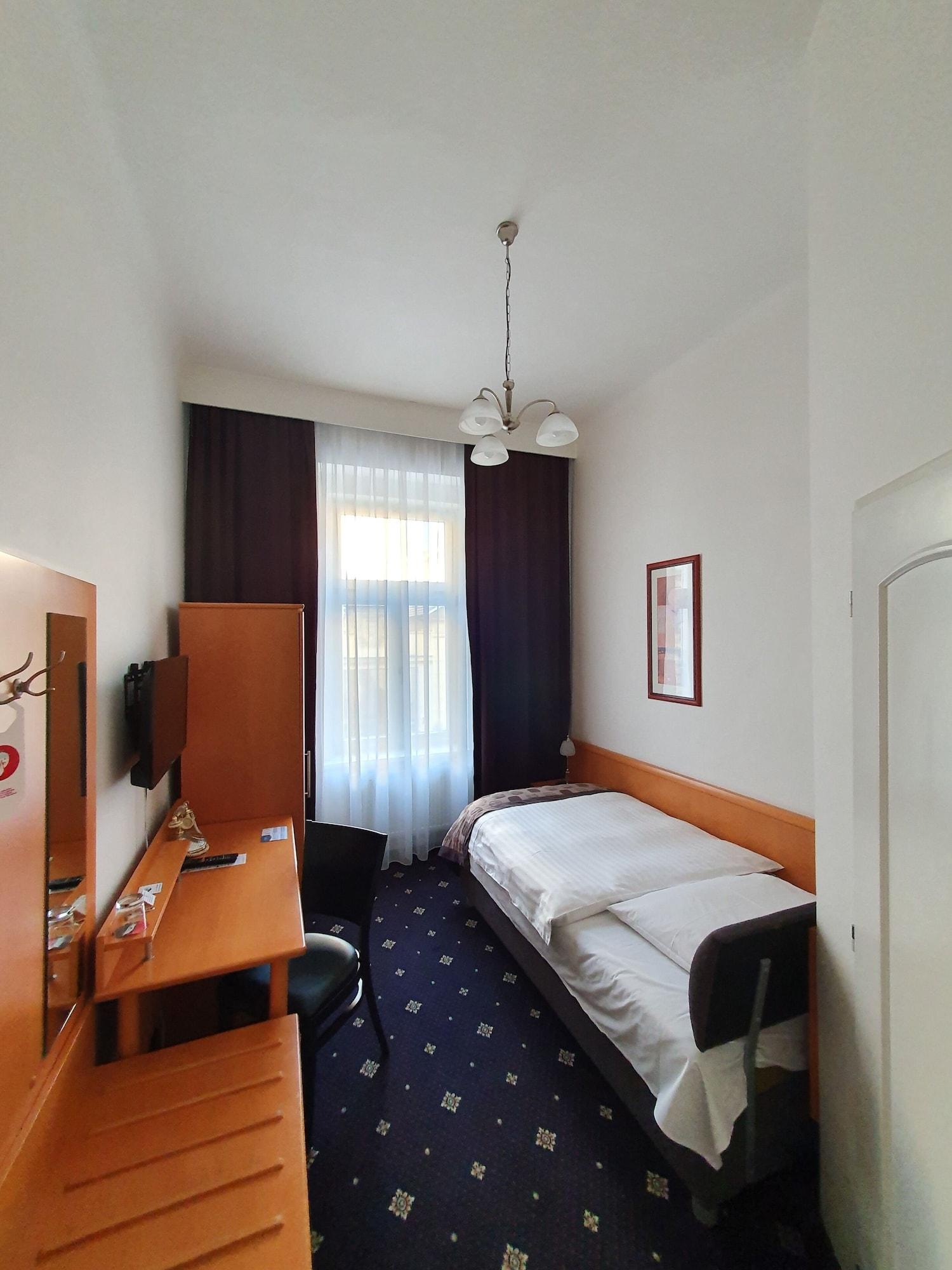 Machova Hotel Prague Exterior photo