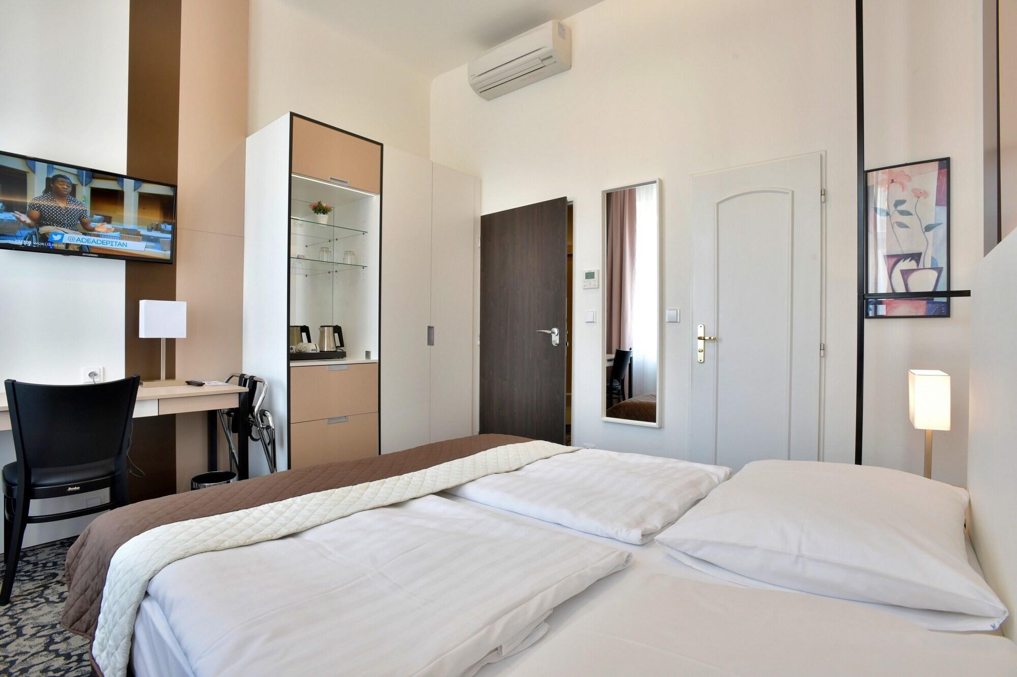 Machova Hotel Prague Exterior photo