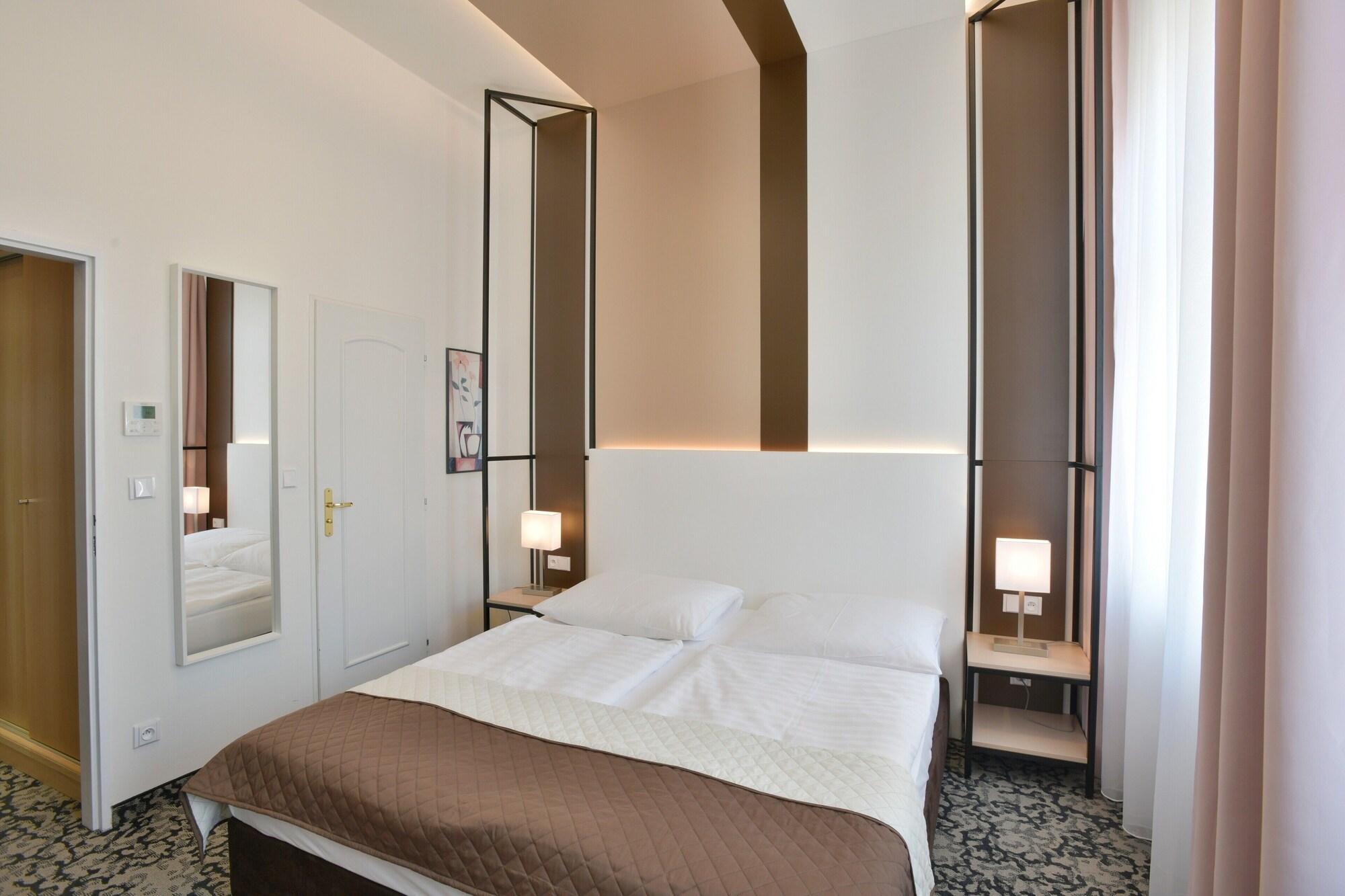 Machova Hotel Prague Exterior photo